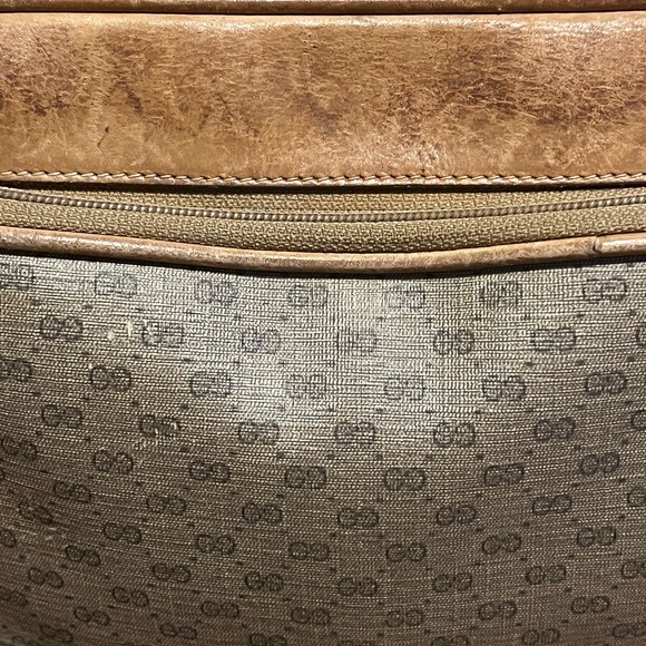 Vintage Gucci Signature Crossbody - Picture 2 of 16